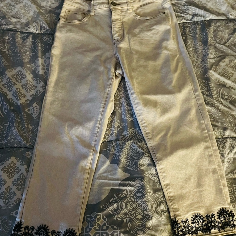 Tribal Jeans Audrey Embroidered Cuff Ecru Women’s Cropped Jeans Size 6